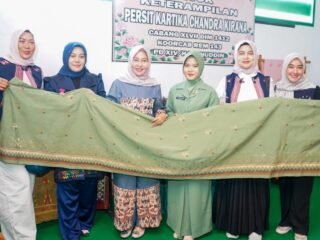 Dukung Kreativitas Lokal, Ketua Persit KCK Koorcab Rem 143/HO Tinjau Lomba Posyandu dan Kerajinan Tenun Tolaki di Kolaka