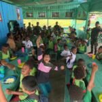 Belajar Sambil Makan: Pos Kotis Satgas Yonif 751/VJS Ajak Siswa SD Kuis Pengetahuan Umum di RM Swasembada