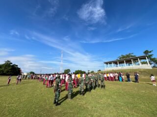 Peduli Lingkungan dan Budaya, TNI-Polri Gotong Royong Bersihkan Arena Pasola