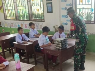 Pastikan Tepat Sasaran, Babinsa Koramil Unaaha Kawal Penyaluran Makan Bergizi Gratis