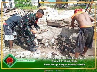 Penuh Semangat, Babinsa Desa Nusliko Koramil 1512-01/Weda Bantu Warga Bangun Pondasi Rumah