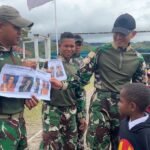 Tanam Nasionalisme Sejak Dini: Pos Kotis Satgas Yonif 751/VJS Edukasi Cinta Tanah Air untuk Anak Perbatasan, Ditutup Makan Bersama