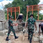 Cuaca Panas Tak Surutkan Semangat, Satgas TMMD Kodim 1618/TTU Tetap Bekerja Bangun RKB