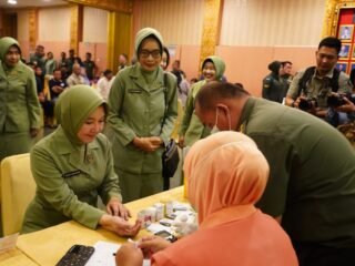 Aksi Kemanusiaan : Cara Persit KCK II/Sriwijaya Maknai Usia ke-80 Dengan Mengabdi Setulus Hati