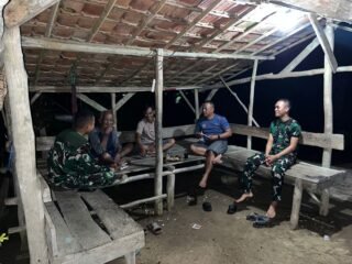 Satgas TMMD Ke-127 Kodim 0430/Banyuasin Laksanakan Anjangsana dan Komsos Bersama Tokoh Tertua Desa Wonosari