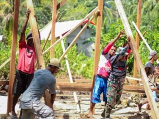 Satgas TMMD ke-127 Bangun Dua Unit MCK untuk Warga Kampung Sisir 2