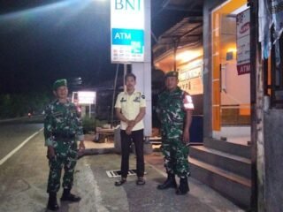 Jaga Kondusivitas Wilayah, Babinsa Koramil 1420-07/Baranti Intensifkan Patroli Siskamling di Desa Passeno