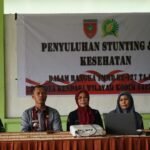 Satgas TMMD 127 Kodim 1417/Kendari Perkuat Edukasi Kesehatan Lewat Penyuluhan Stunting dan KB di Pesisir