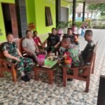 Keakraban Satgas TMMD 127 dan Warga Wonosari Terjalin Saat Duduk Santai Sambil Minum Kopi