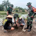 Satgas TMMD 127 Bersama Warga Laksanakan Penanaman Pohon di Aliran Sungai Wonosari