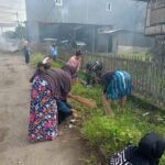 Antisipasi Banjir, Babinsa Empagae Bersama Warga Gelar Karya Bakti Bersihkan Saluran Air