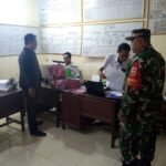 Babinsa Desa Selat Laksanakan Komsos Bersama Aparatur Desa di Kantor Desa Selat