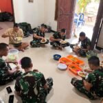 Ciptakan Kebersamaan, Satgas TMMD Sarapan Pagi Bersama Tuan Rumah Sebelum Beraktivitas