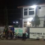 Tingkatkan Keamanan Wilayah, Babinsa Koramil 1420-02/Tellu Limpoe Gandeng Damkar Gelar Patroli Siskamling