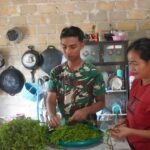 Tinggal Bersama Warga, Satgas TMMD Reg ke-127 Pererat Silaturahmi Melalui Aktivitas Sehari-hari