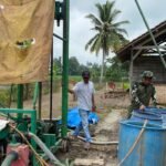 TMMD Kodim 0421/LS Lanjutkan Pengeboran Sumur Bor di Desa Tanjung Rejo Milik Ibu Rumiani