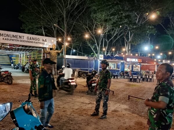 Jaga Kondusivitas Wilayah, Babinsa Maritengngae Pimpin Patroli Sinergitas Skala Besar di Kelurahan Pangkajene