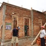 TMMD Kodim 0421/LS Kerjakan Slop Atas RTLH Warga Desa Tanjung Rejo