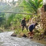 Kodim 0428/MukoMuko Melaksanakan Bersihkan Semak Belukar, di Gorong-Gorong Bersama Warga Binaannya
