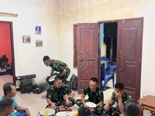 Kehangatan Kebersamaan, Satgas TMMD 127 Jalin Kekeluargaan dengan Tuan Rumah