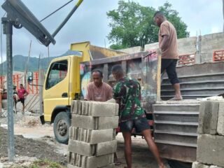 Konsisten dan Terukur, TMMD 1618/TTU Pastikan Pasokan Material RKB Lancar