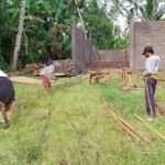 Lancarkan Program Pemerintah, Babinsa Desa Jehem Bantu Proses Pembangunan Gerai KDKMP