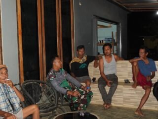 Warga Tri Buana Sambut Hangat Komsos Satgas TMMD