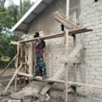 Pembangunan RTLH TMMD ke-127 di Dusun Ogomolobu Terus Berlanjut