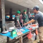 Pastikan Stabilitas Pangan, Babinsa Koramil 1420-07/Baranti Pantau Harga Sembako di Pasar Sentral