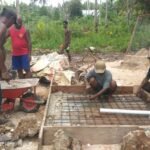 Pengecoran Lubang Pembuangan Tinja TMMD 127 Wujudkan Sanitasi Sehat di Kampung Sisir