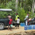 Satgas TMMD 127 Kodim 1804/Kaimana Gotong Royong Pengiriman Logistik  dari Marsi ke Sisir 2