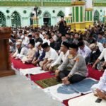 Dandim 1420/Sidrap bersama Pemimpin Daerah Ikuti Sholat Tarawih Malam Pertama Ramadhan di Masjid Agung Pangkajene