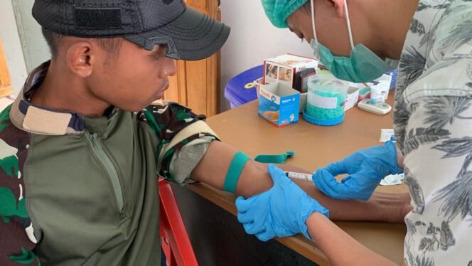 
					Darah Prajurit untuk Nyawa Sesama: Personel Pos Kotis Satgas Yonif 751/VJS Donor Darah di RS Oksibil