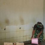 Wujud Kepedulian, Satgas TMMD Reguler ke-127 Gotong Royong Bersihkan Masjid