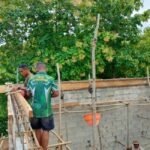 Satgas TMMD Kodim 1618/TTU dan Warga Bersatu, Slof Atas RKB SMAN Bikomi Nilulat Mulai Terpasang