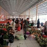 Babinsa Ramil 06/Panca Rijang Pantau Ketersediaan dan Harga Bahan Pokok di Pasar Sentral Rappang