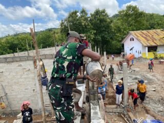 Sinergi Prajurit dan Warga, Tiang Tembok 4 RKB Sunkaen Mulai Berdiri Kokoh