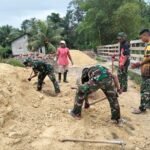 Tingkatkan Konektivitas, TMMD 127 Kendari Rampungkan Tahap Penimbunan Jembatan