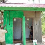 Wadan Satgas Pimpin Pengecatan MCK TMMD 127 di Sisir, Progres 50 Persen