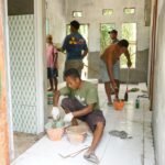 Kapten Inf Leonard Sahulata Kawal Finishing TMMD 127, Pemasangan Keramik Tembus 60 Persen