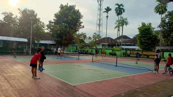 
					Lapangan Pickle Ball Kodim Jadi Tempat Favorit Latihan Masyarakat, Dandim Klungkung Sampaikan Apresiasi Dan Terima Kasih