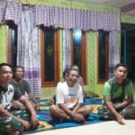 Momen Hangat Satgas TMMD Ke-127 Bangun Kedekatan dengan Warga Desa Tri Buana