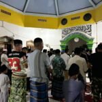 Satgas TMMD 127 Kodim 0430/BA Awali Hari dengan Sholat Subuh Berjamaah di Masjid Jami Darusalam