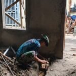 Progres RTLH Bapak Saelan Abidin Capai 55 Persen, Satgas TMMD Kodim 0508/Depok Kerjakan Saluran Air