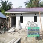 Kebersamaan Satgas TMMD Kodim 1305/BT dan Warga Warnai Pembangunan RTLH di Dusun Ogomolobu