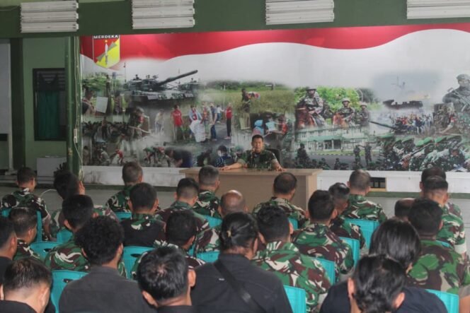 
					Dandim 1309/Manado Berikan Jam Komandan Sesuai Arahan Presiden Republik Indonesia Gerakan Indonesia Asri.