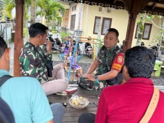 Jelang Hari Raya Nyepi, Babinsa Desa Landih Intensifkan Komsos dengan Warga