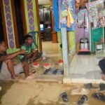 Pererat Silaturahmi, Satgas TMMD ke-127 Kodim 1015/Sampit Komsos Bersama Warga Tri Buana