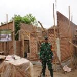 Dan SSK Tinjau Pemasangan Batu Bata RTLH Bapak Ngadino