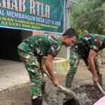 Personel Satgas TMMD 127 Kodim 0430/BA Bersama Warga Kebut RTLH Rumah Ibu Suwarti